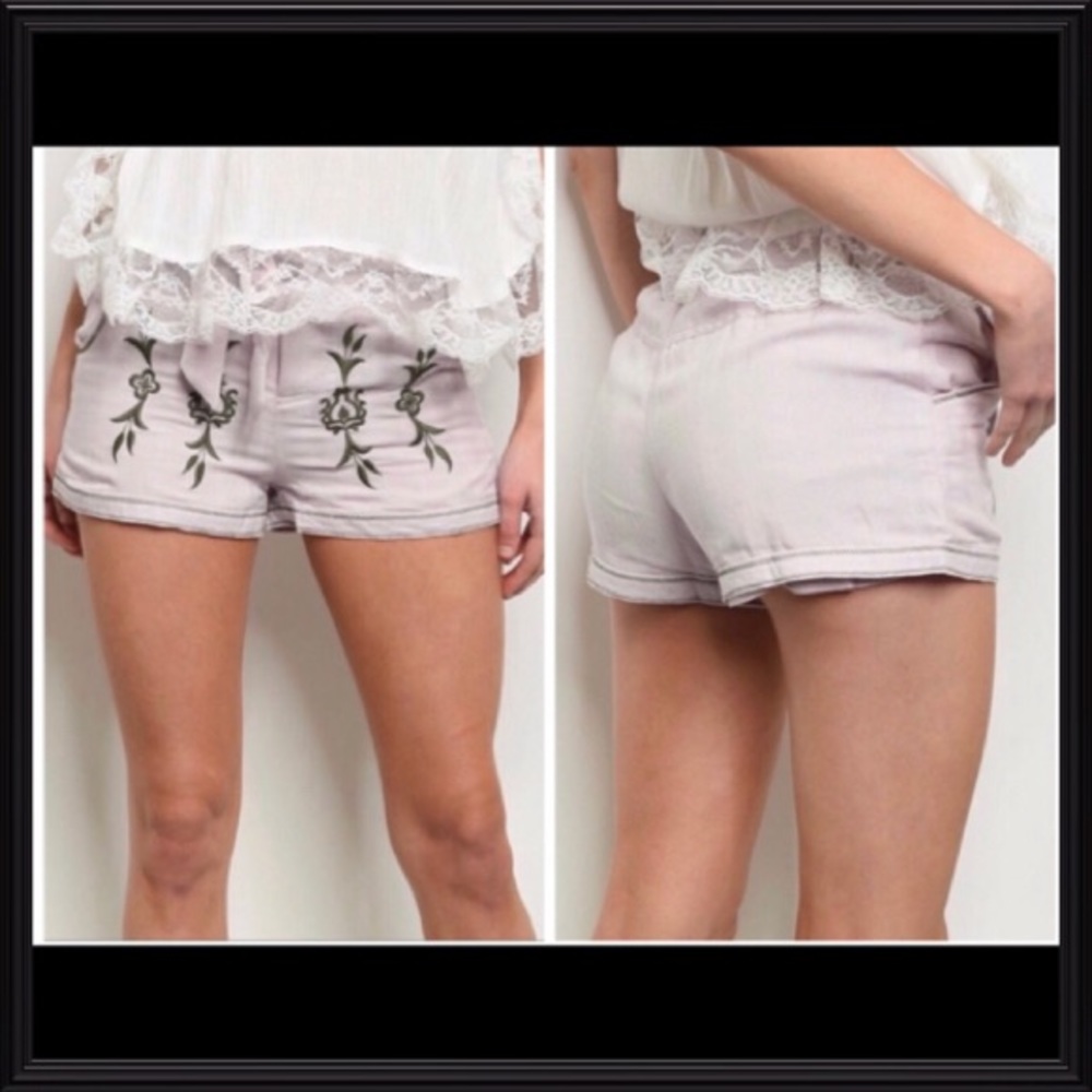 🌟 Embroidered Floral Shorts
